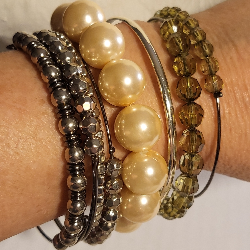 NEW MACYS BUNDLE MIXED  Bead Bracelet Set (9)
